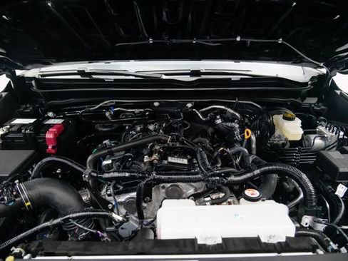 Used 2025 Toyota Tacoma SR5 AWD/4WD image 13