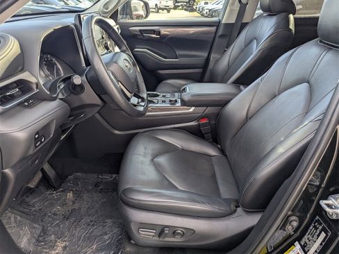 Used 2022 Toyota Highlander Limited image 25