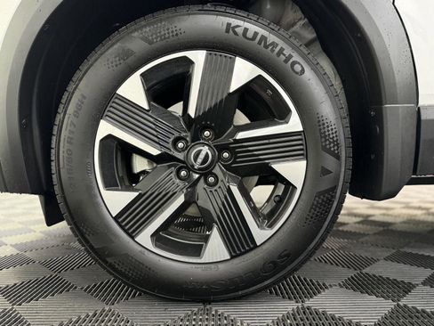 Used 2025 Nissan Kicks SV image 8