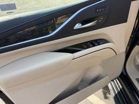 Certified 2024 Cadillac Escalade Premium Luxury image 11