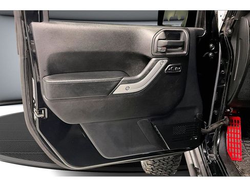 Used 2015 Jeep Wrangler Unlimited Rubicon image 20