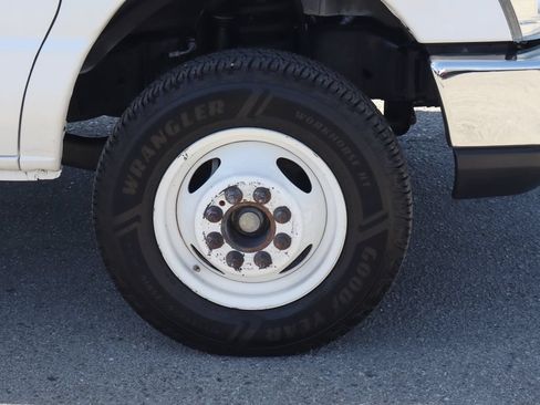 Used 2015 Ford E-450 and Econoline 450 Super Duty RWD image 37