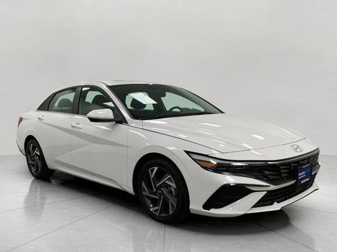 Certified 2024 Hyundai Elantra SEL w/ Convenience Package image 1