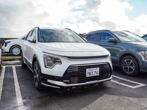 Certified 2025 Kia Niro SX Touring image 2