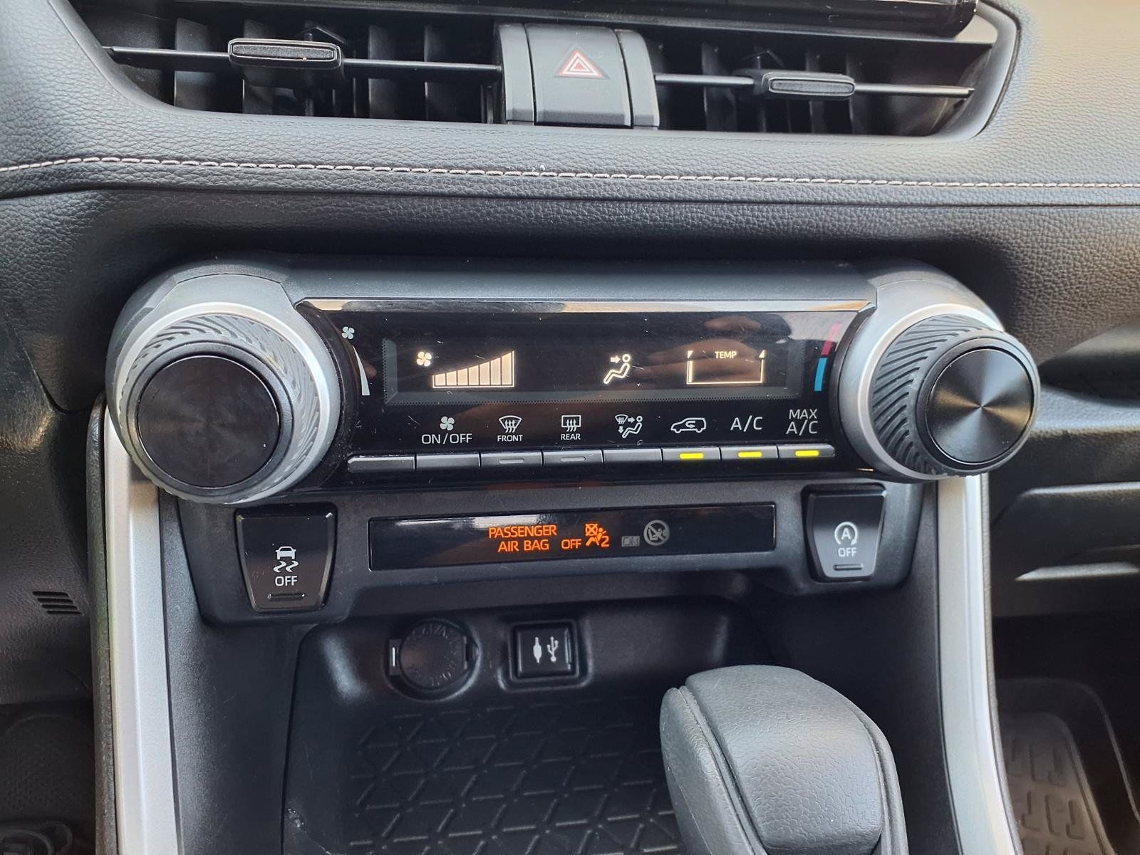 Used 2019 Toyota RAV4 LE w/ All Weather Liner Package AWD/4WD image 23
