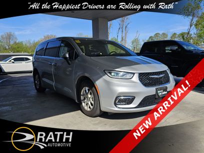 Used 2023 Chrysler Pacifica Touring-L