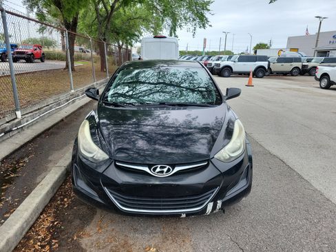 Used 2016 Hyundai Elantra SE image 2