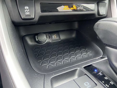 Used 2025 Toyota RAV4 XLE w/ Convenience Package image 29