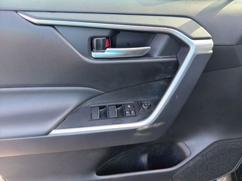 Used 2025 Toyota RAV4 XLE image 12