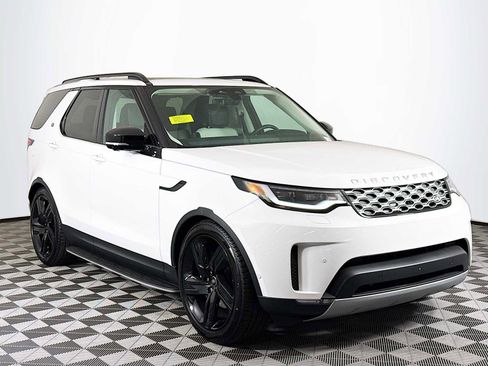 New 2025 Land Rover Discovery S image 3