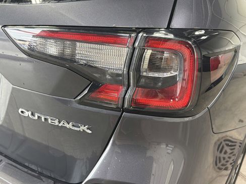 Certified 2022 Subaru Outback Limited image 11