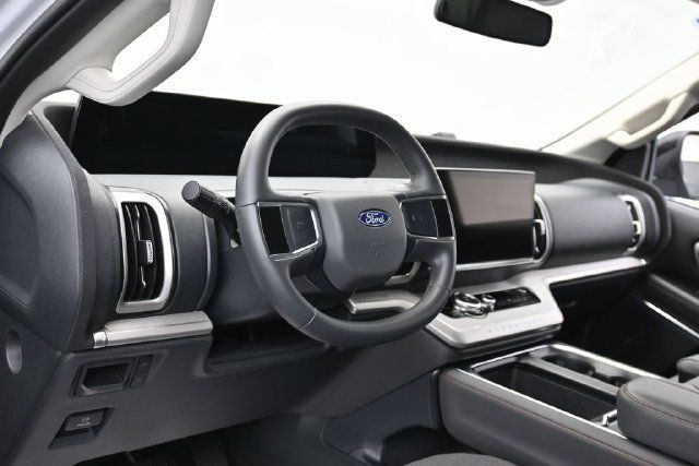 Used 2025 Ford Expedition Active RWD image 15
