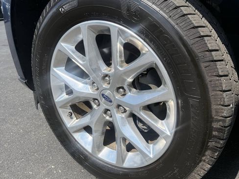 Used 2020 Ford Expedition XLT w/ Equipment Group 202A AWD/4WD image 9