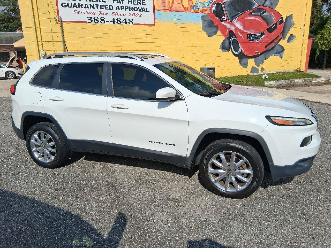 Used 2016 Jeep Cherokee Limited w/ Trailer Tow Group AWD/4WD image 2