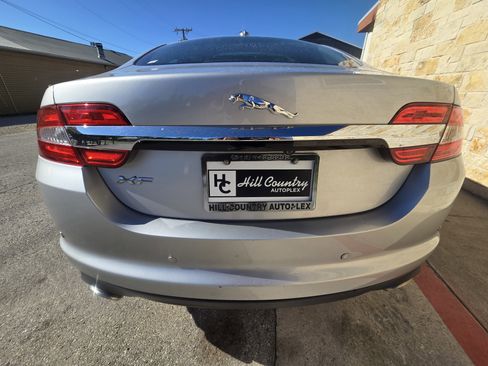 Used 2012 Jaguar XF image 15