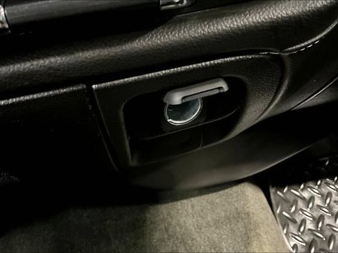 Used 2018 Chevrolet Silverado 1500 LTZ Z71 AWD/4WD image 16