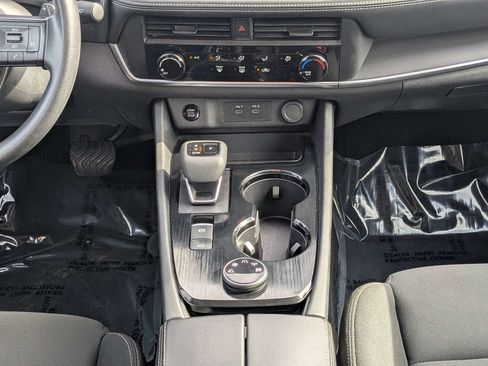 Used 2024 Nissan Rogue S AWD/4WD image 17