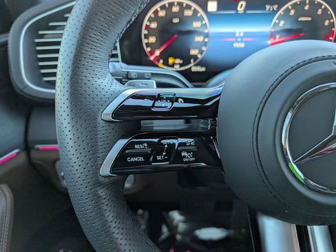 Used 2025 Mercedes-Benz GLS 580 4MATIC image 28