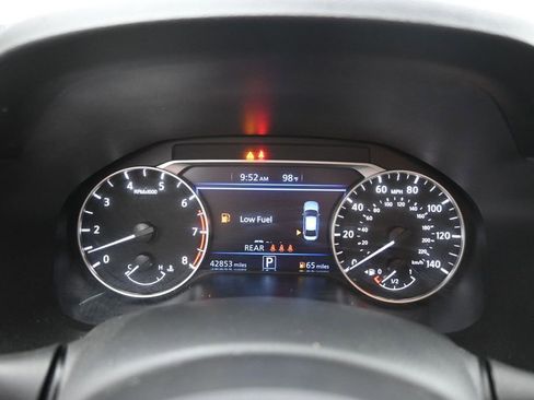 Used 2025 Nissan Altima 2.5 SV FWD image 6