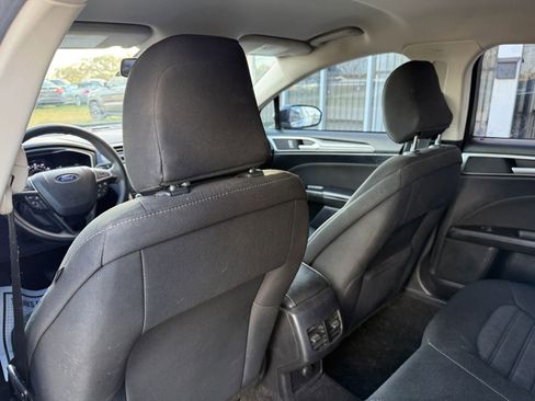 Used 2020 Ford Fusion SE image 29