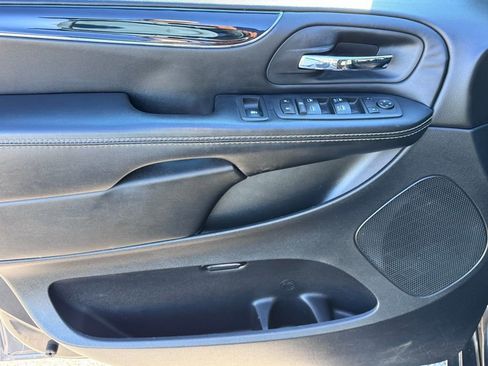 Used 2019 Dodge Grand Caravan SE image 22