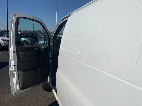 Used 2014 Chevrolet Express 2500 RWD image 20