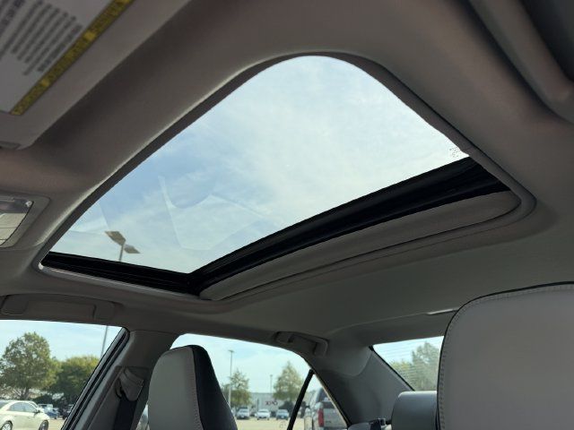 Used 2017 Toyota Camry SE w/ Moonroof Package FWD image 23