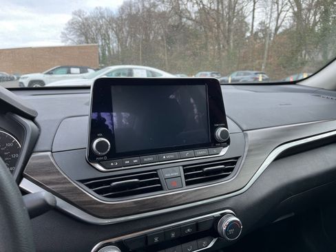 Used 2025 Nissan Altima 2.5 SV image 17