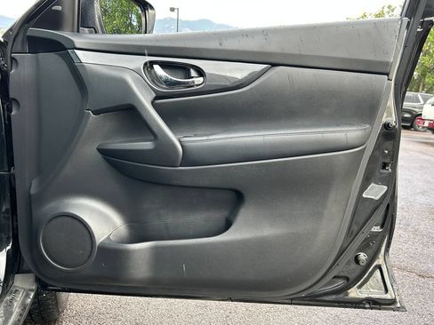 Used 2018 Nissan Rogue S AWD/4WD image 27