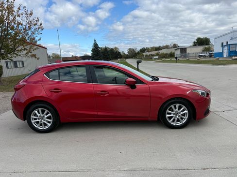 Used 2016 MAZDA MAZDA3 i Touring w/ Popular Equipment Package image 4