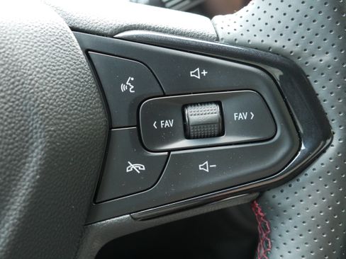 Used 2024 Chevrolet Trax RS w/ Driver Confidence Package FWD image 24