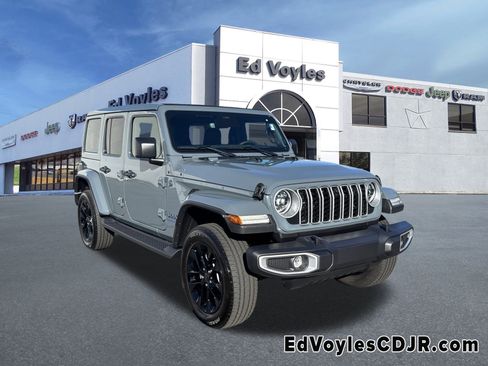 Used 2025 Jeep Wrangler Sahara image 1