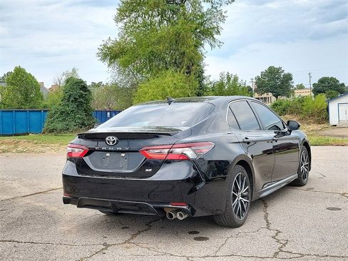 Used 2023 Toyota Camry SE image 5
