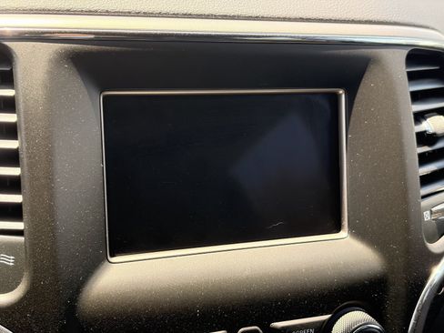 Used 2019 Jeep Grand Cherokee Laredo RWD image 20