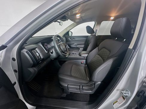 Used 2024 Nissan Pathfinder S image 13