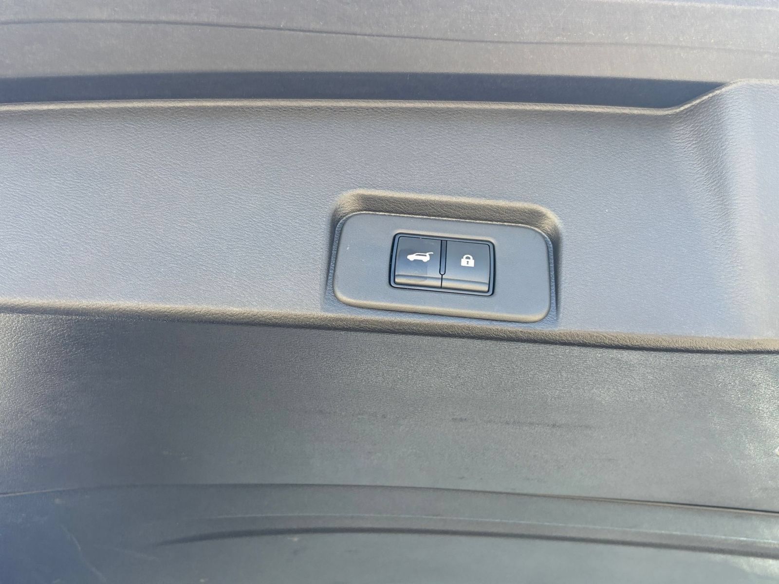 Used 2025 Nissan Rogue SV AWD/4WD image 22