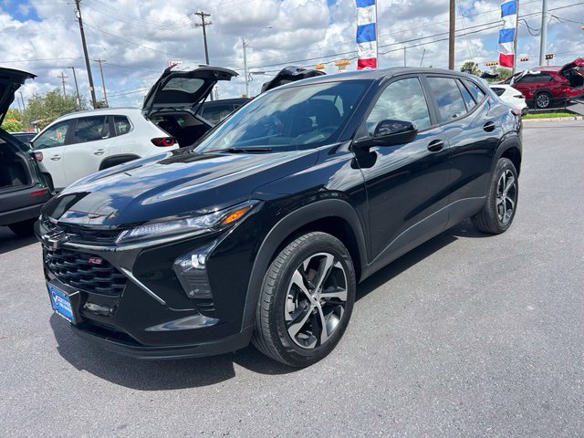 Used 2024 Chevrolet Trax RS w/ Driver Confidence Package FWD image 3