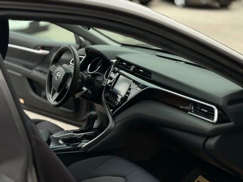 Used 2018 Toyota Camry LE image 30