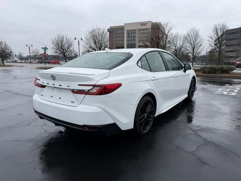 Used 2025 Toyota Camry SE image 6