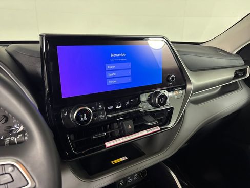 Certified 2024 Toyota Highlander XLE FWD image 19