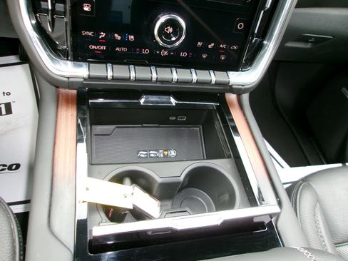 Certified 2025 GMC Yukon Denali AWD/4WD image 19