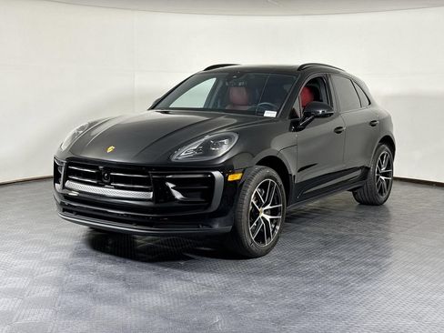 Certified 2025 Porsche Macan AWD/4WD image 1