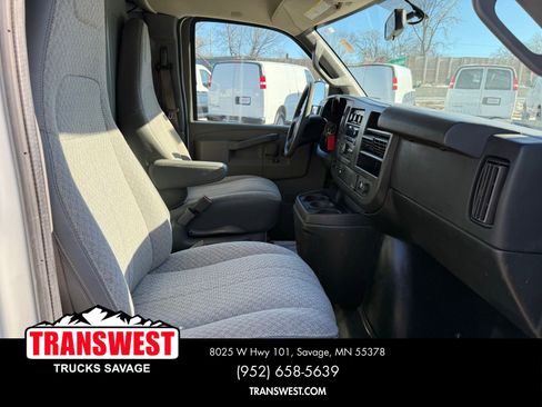 Used 2017 Chevrolet Express 3500 RWD image 7