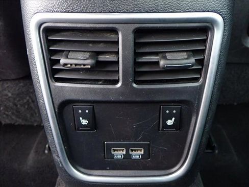 Used 2021 Dodge Charger SXT w/ Leather Interior Group image 7