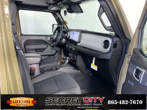 New 2025 Jeep Gladiator Sport image 30