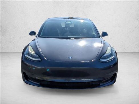Used 2019 Tesla Model 3 Mid Range image 2