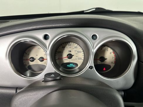Used 2004 Chrysler PT Cruiser FWD image 12