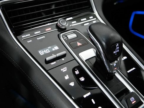 Certified 2023 Porsche Panamera RWD image 23