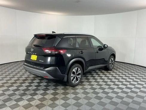 Used 2022 Nissan Rogue SV w/ SV Premium Package image 5