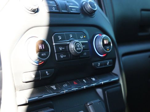 Used 2022 Chevrolet Silverado 2500 LT w/ Convenience Package image 20